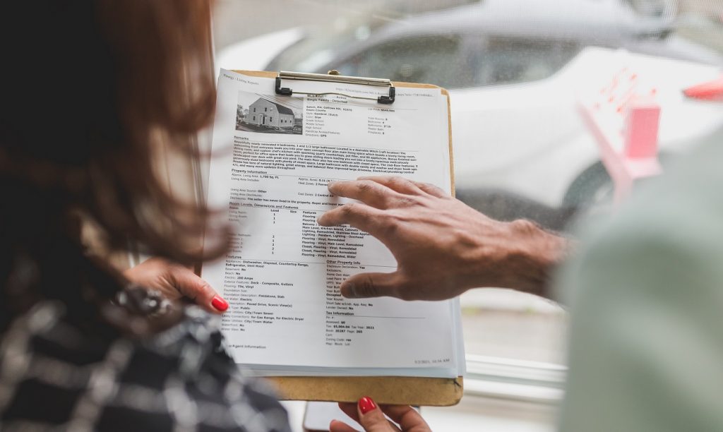 couple dividing a house during divorce in Pennsylvania